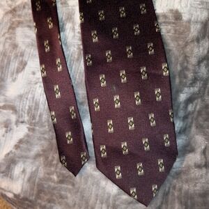 Vintage TAILORS ROW FINERY BURGANDY SILVER Gold Medallion Shield Silk Tie